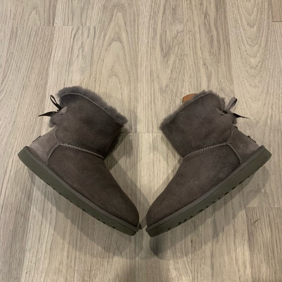 Uggs Bailey Bow 1 - Picture 2 of 7